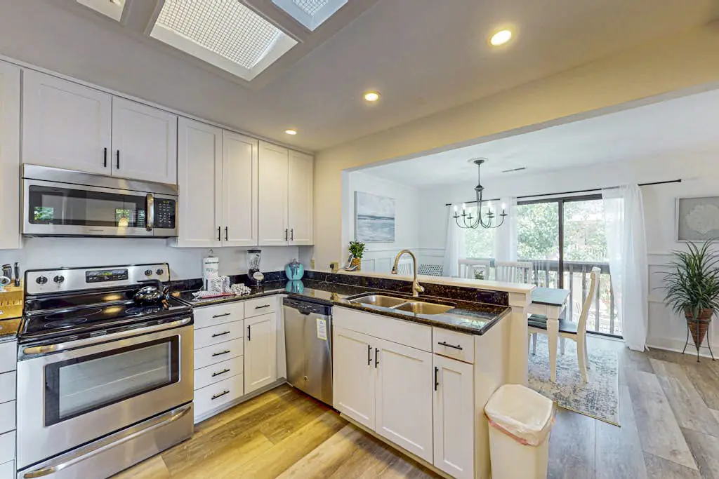 Coastal resort condo with pool, tennis courts, beach access, golf, new deck