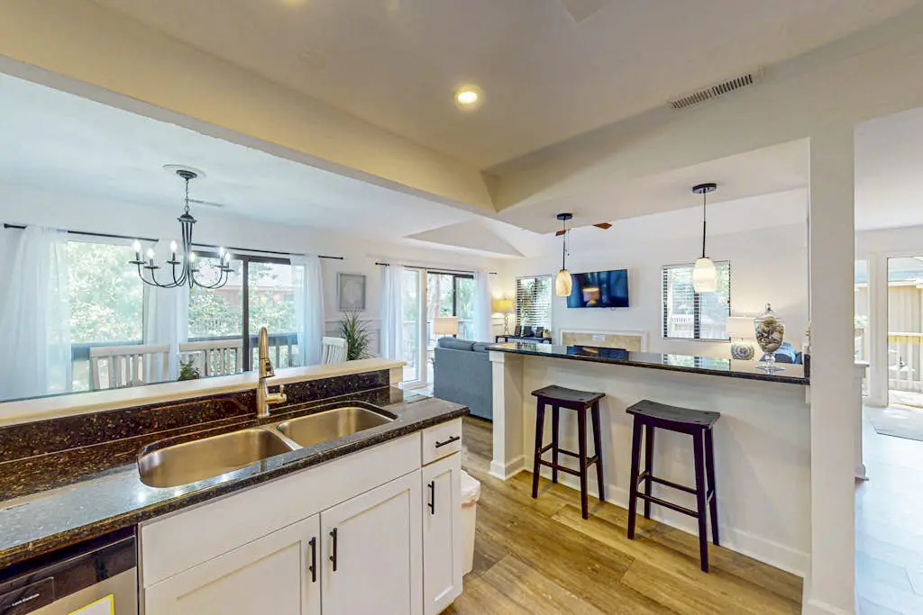 Coastal resort condo with pool, tennis courts, beach access, golf, new deck