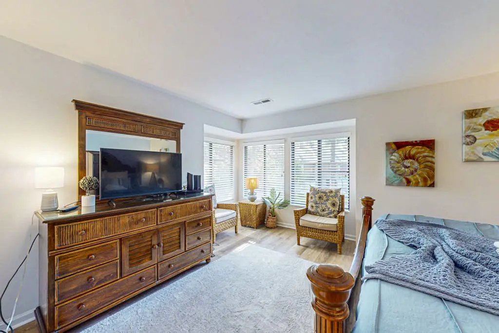 Coastal resort condo with pool, tennis courts, beach access, golf, new deck