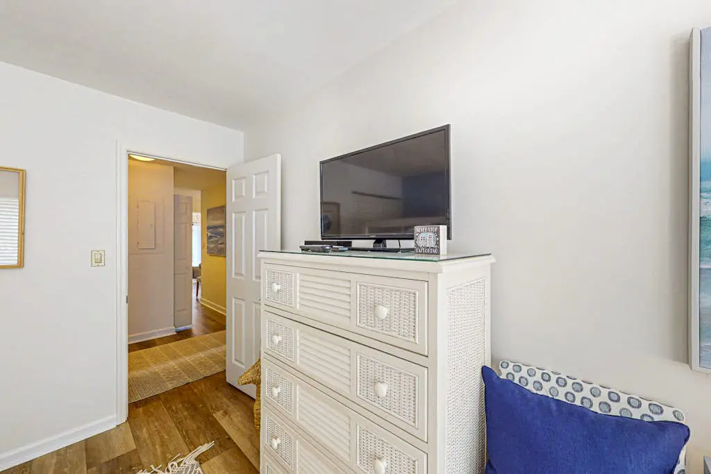 Coastal resort condo with pool, tennis courts, beach access, golf, new deck