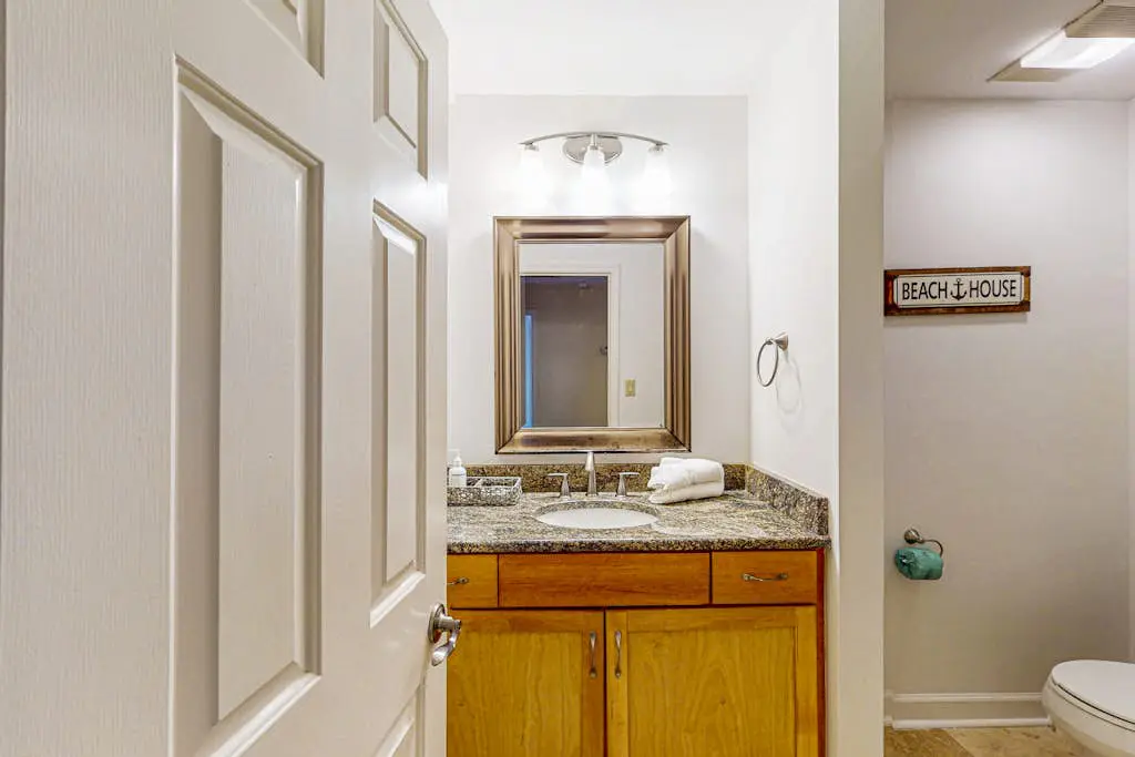 Coastal resort condo with pool, tennis courts, beach access, golf, new deck