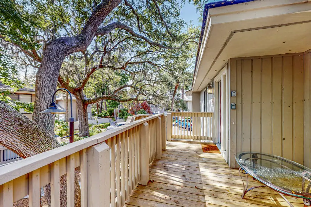 Coastal resort condo with pool, tennis courts, beach access, golf, new deck