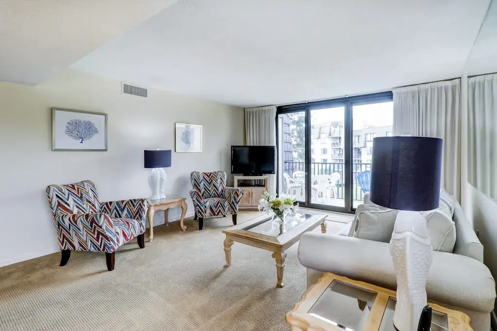 Top-floor condo with ocean views, on-site pools, beach access, & sports courts