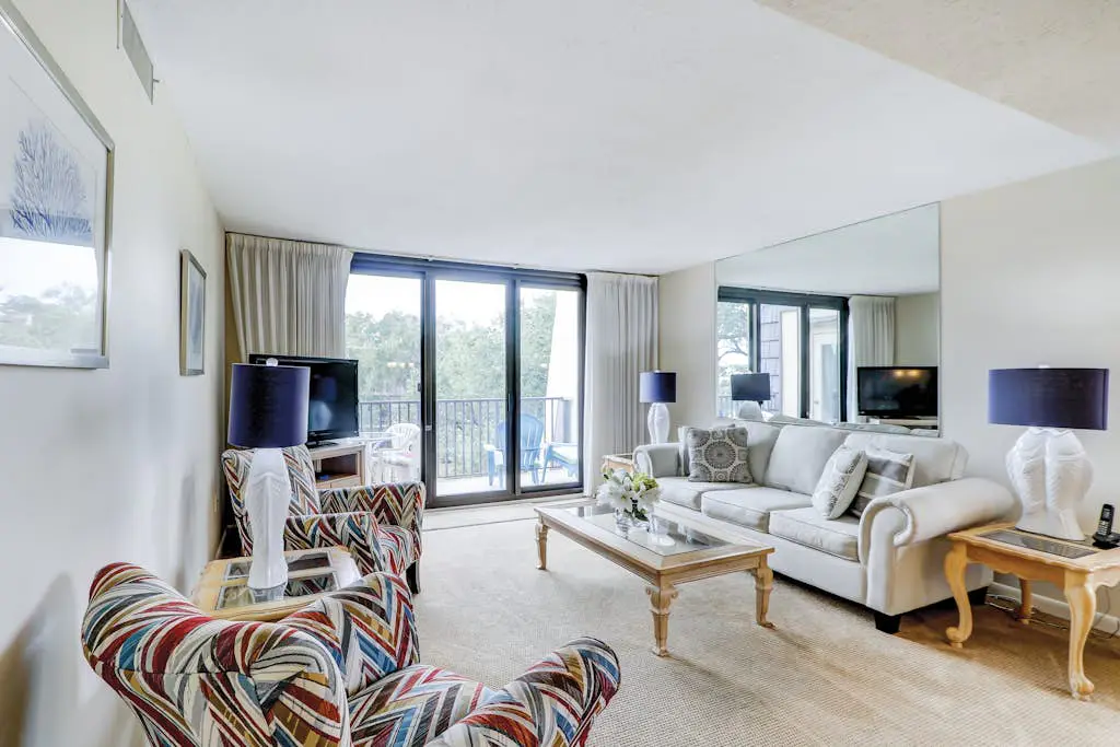 Top-floor condo with ocean views, on-site pools, beach access, & sports courts