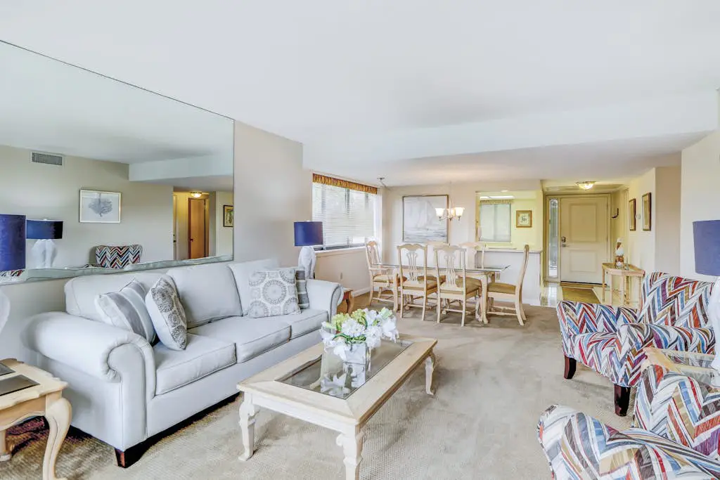 Top-floor condo with ocean views, on-site pools, beach access, & sports courts