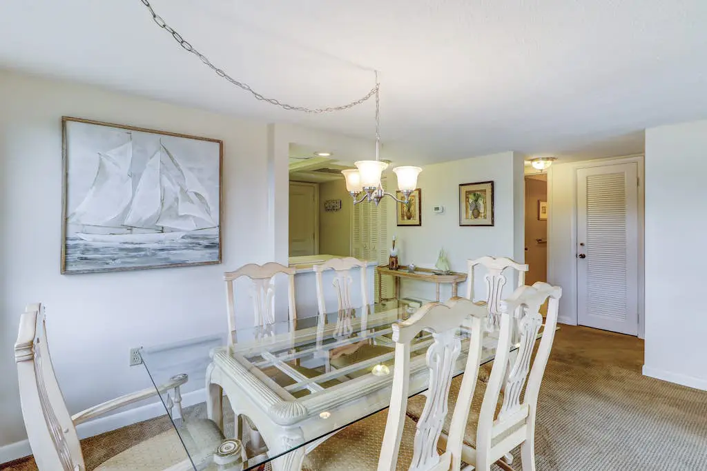 Top-floor condo with ocean views, on-site pools, beach access, & sports courts