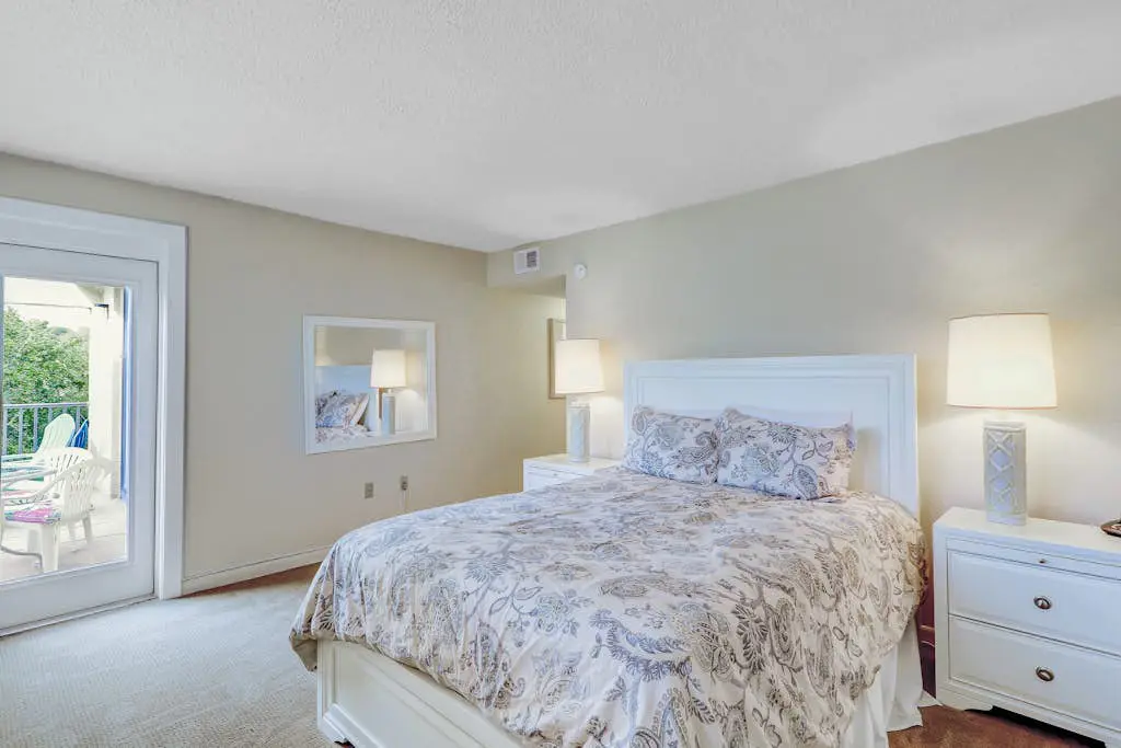 Top-floor condo with ocean views, on-site pools, beach access, & sports courts