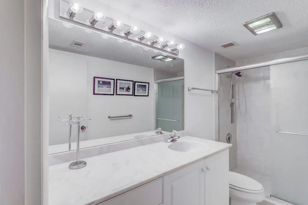 Top-floor condo with ocean views, on-site pools, beach access, & sports courts