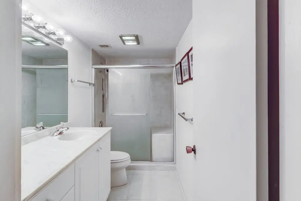 Top-floor condo with ocean views, on-site pools, beach access, & sports courts