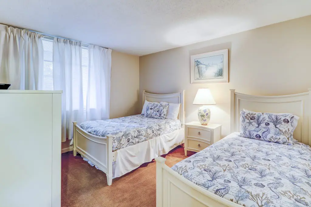 Top-floor condo with ocean views, on-site pools, beach access, & sports courts