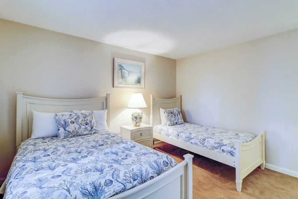 Top-floor condo with ocean views, on-site pools, beach access, & sports courts