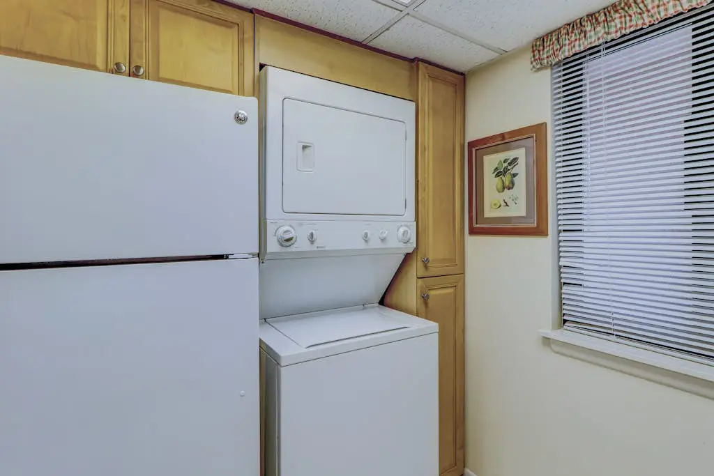 Top-floor condo with ocean views, on-site pools, beach access, & sports courts