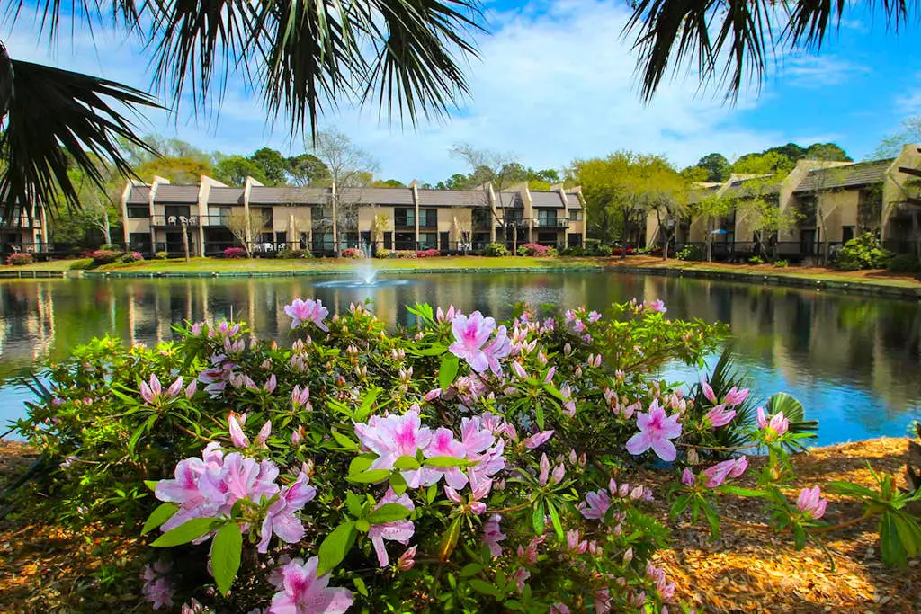 Top-floor condo with ocean views, on-site pools, beach access, & sports courts