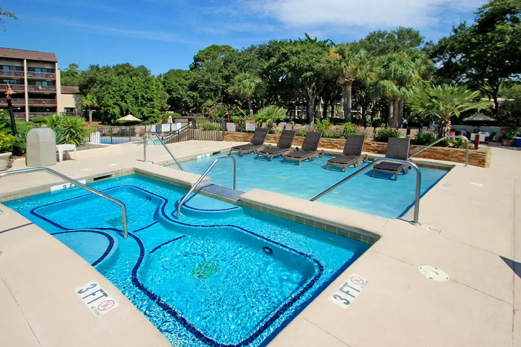 Top-floor condo with ocean views, on-site pools, beach access, & sports courts