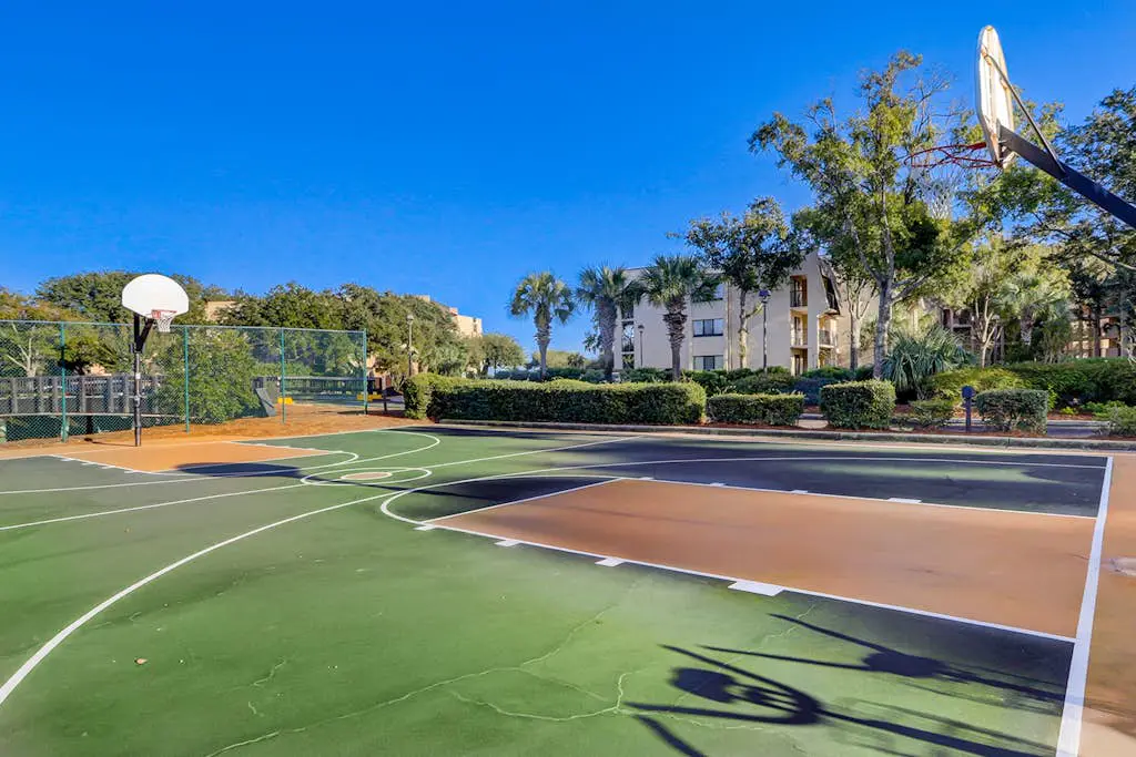 Top-floor condo with ocean views, on-site pools, beach access, & sports courts