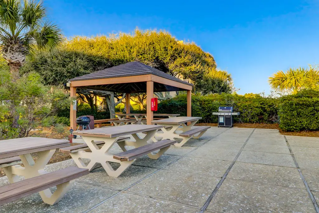 Top-floor condo with ocean views, on-site pools, beach access, & sports courts