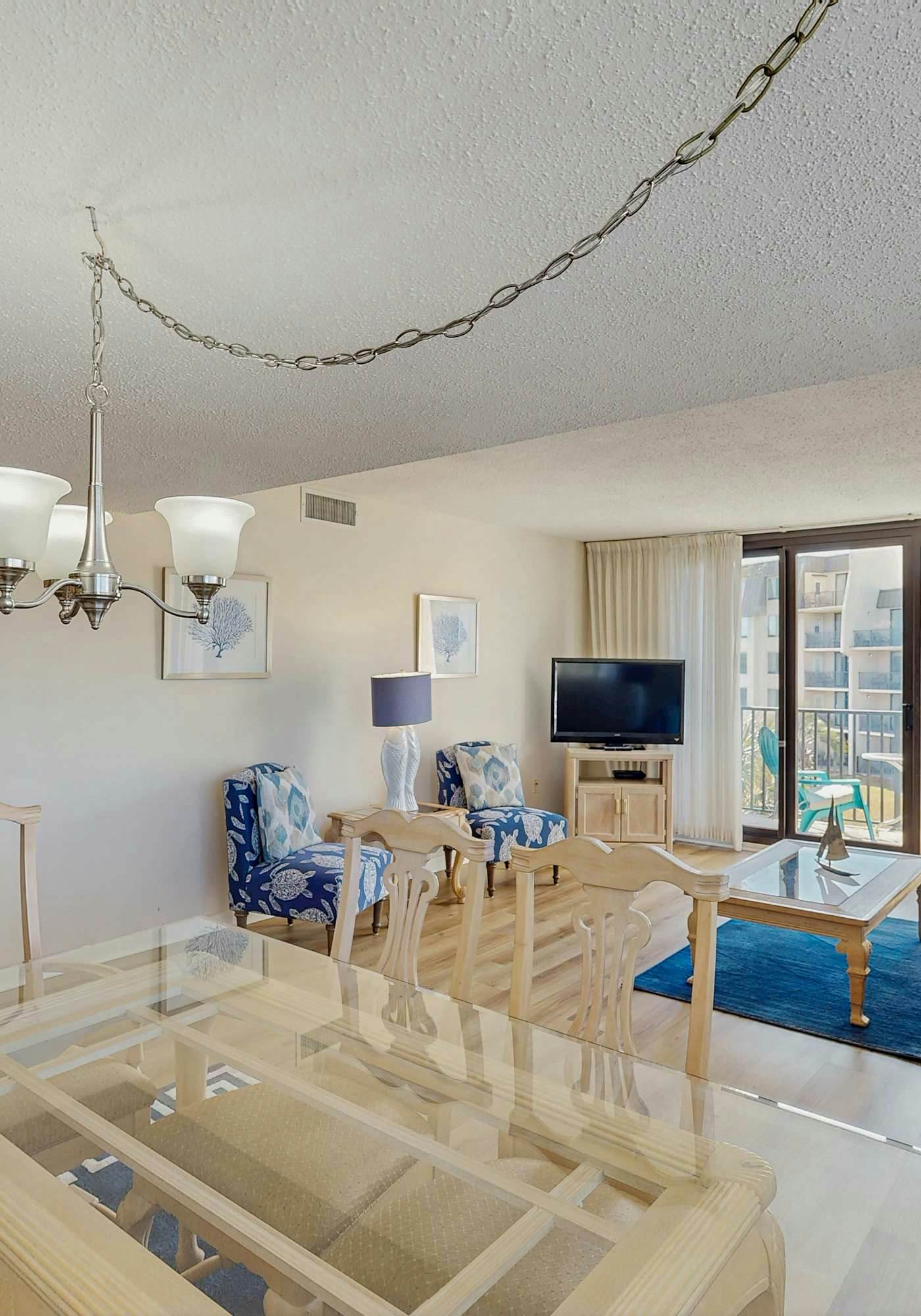 Top-floor condo with ocean views, on-site pools, beach access, & sports courts