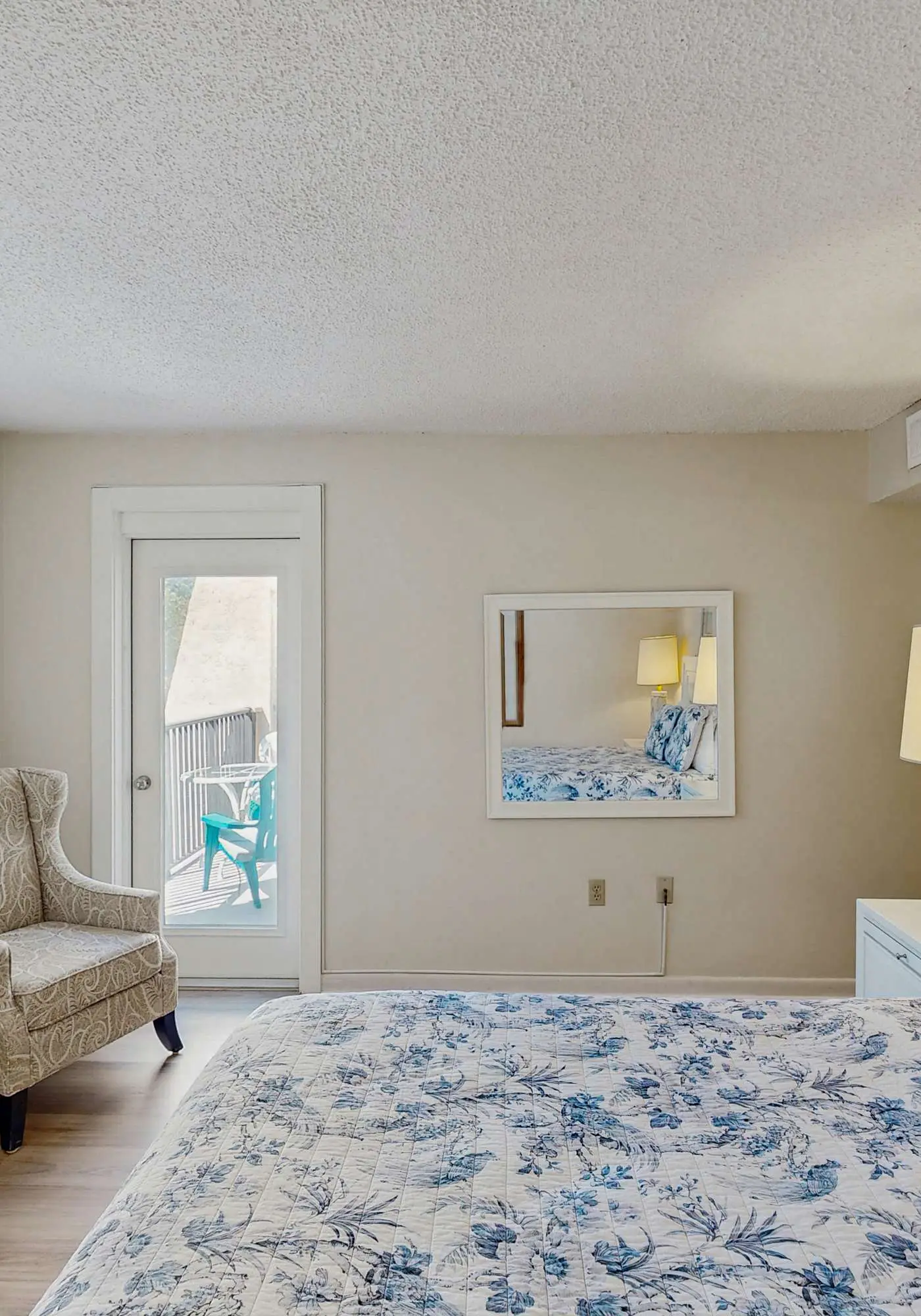Top-floor condo with ocean views, on-site pools, beach access, & sports courts
