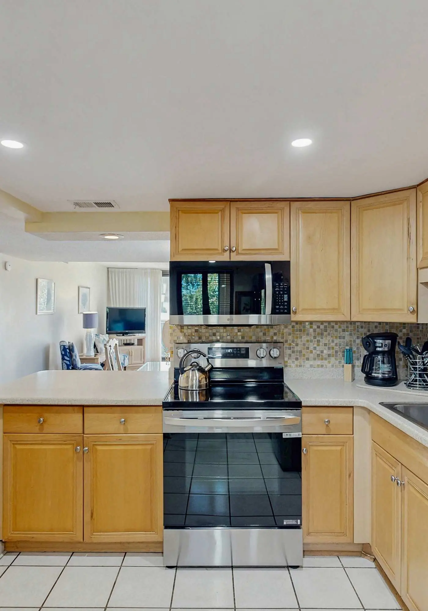 Top-floor condo with ocean views, on-site pools, beach access, & sports courts