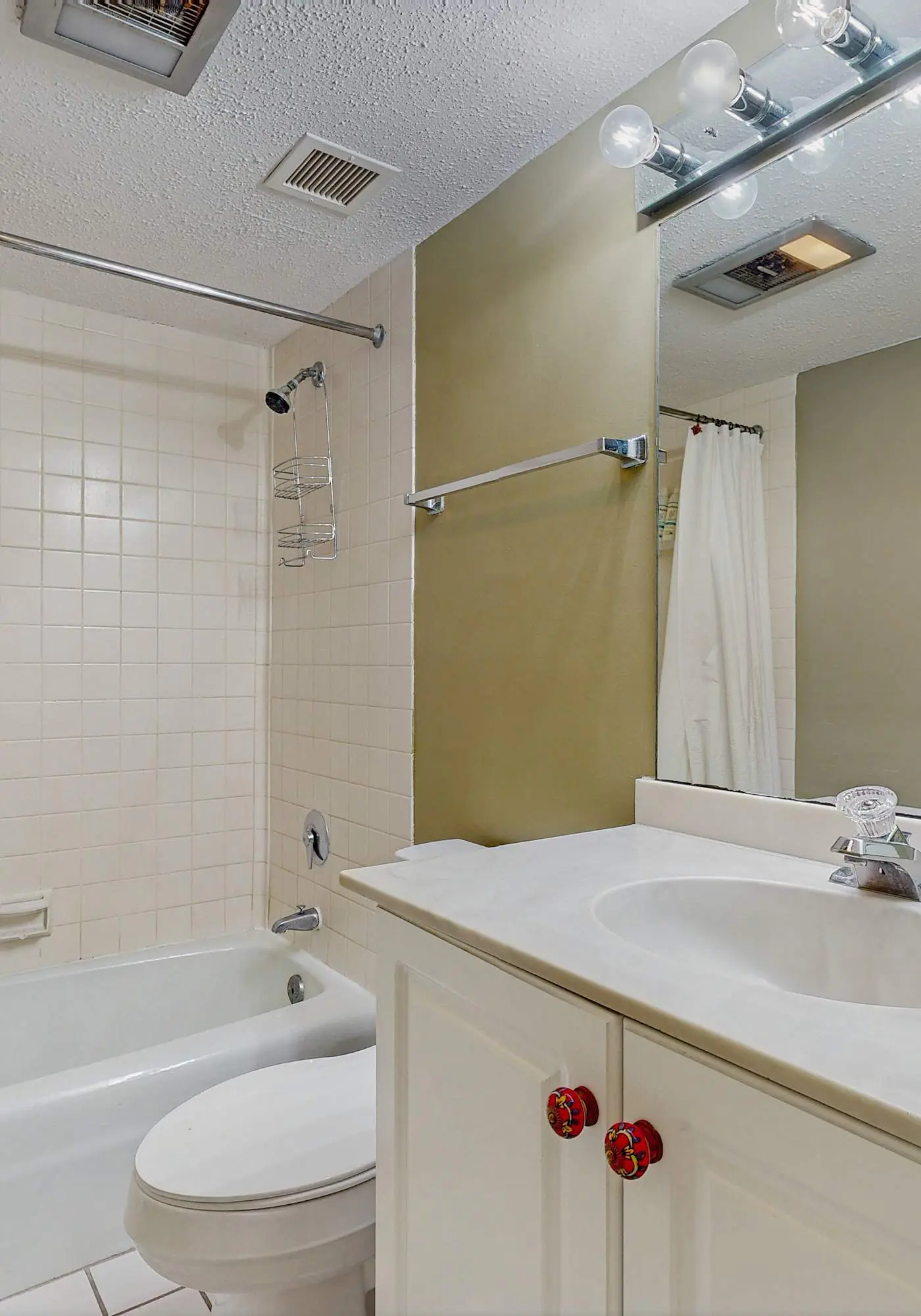Top-floor condo with ocean views, on-site pools, beach access, & sports courts