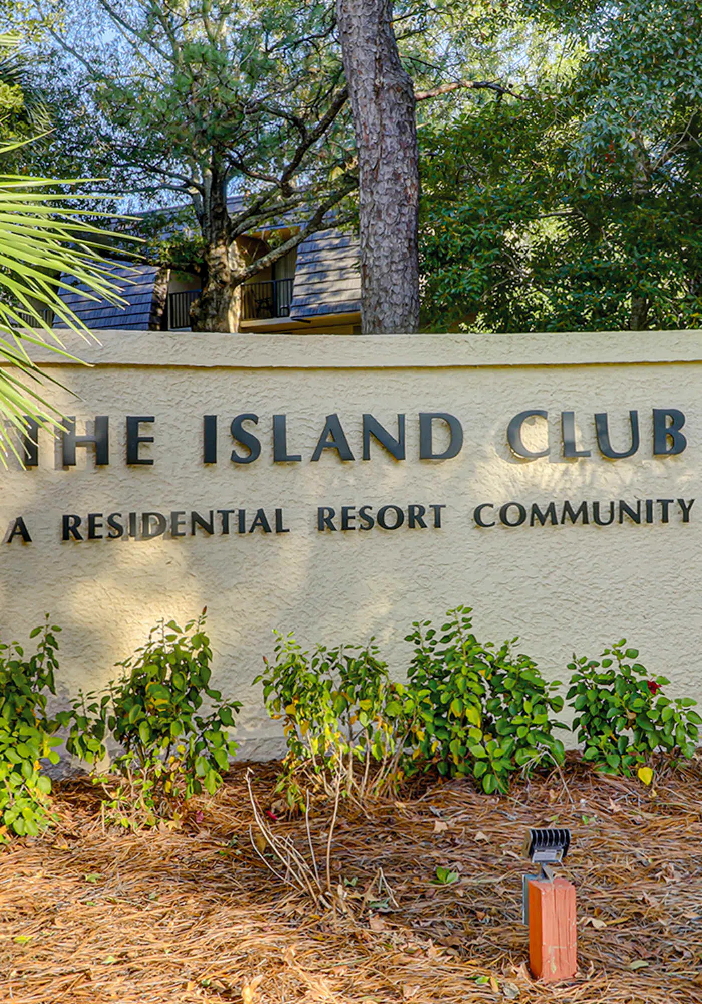 Top-floor condo with ocean views, on-site pools, beach access, & sports courts