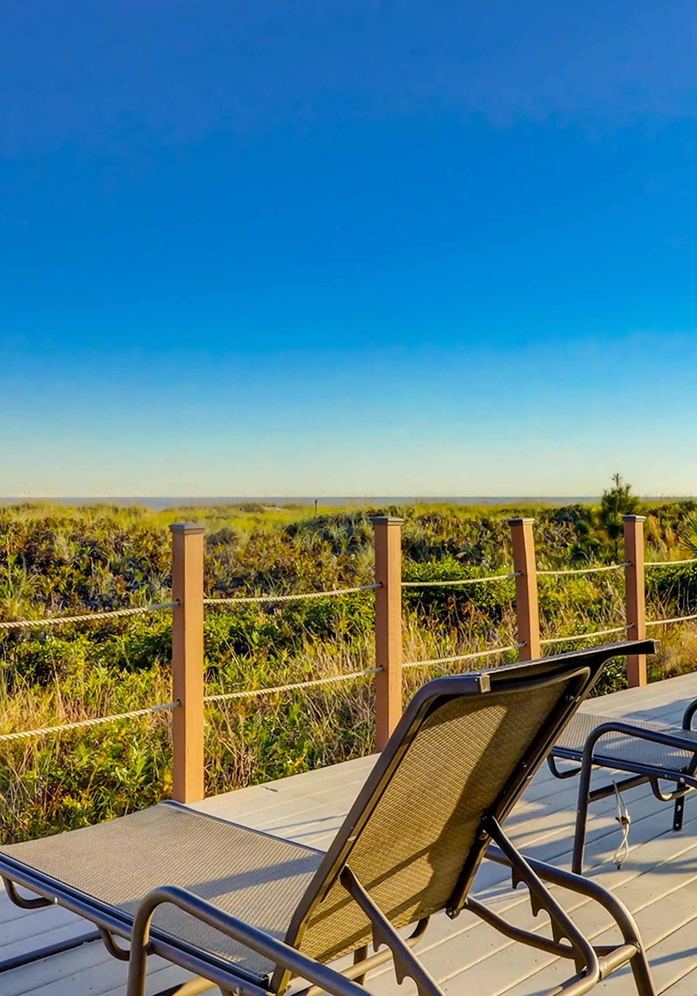 Top-floor condo with ocean views, on-site pools, beach access, & sports courts
