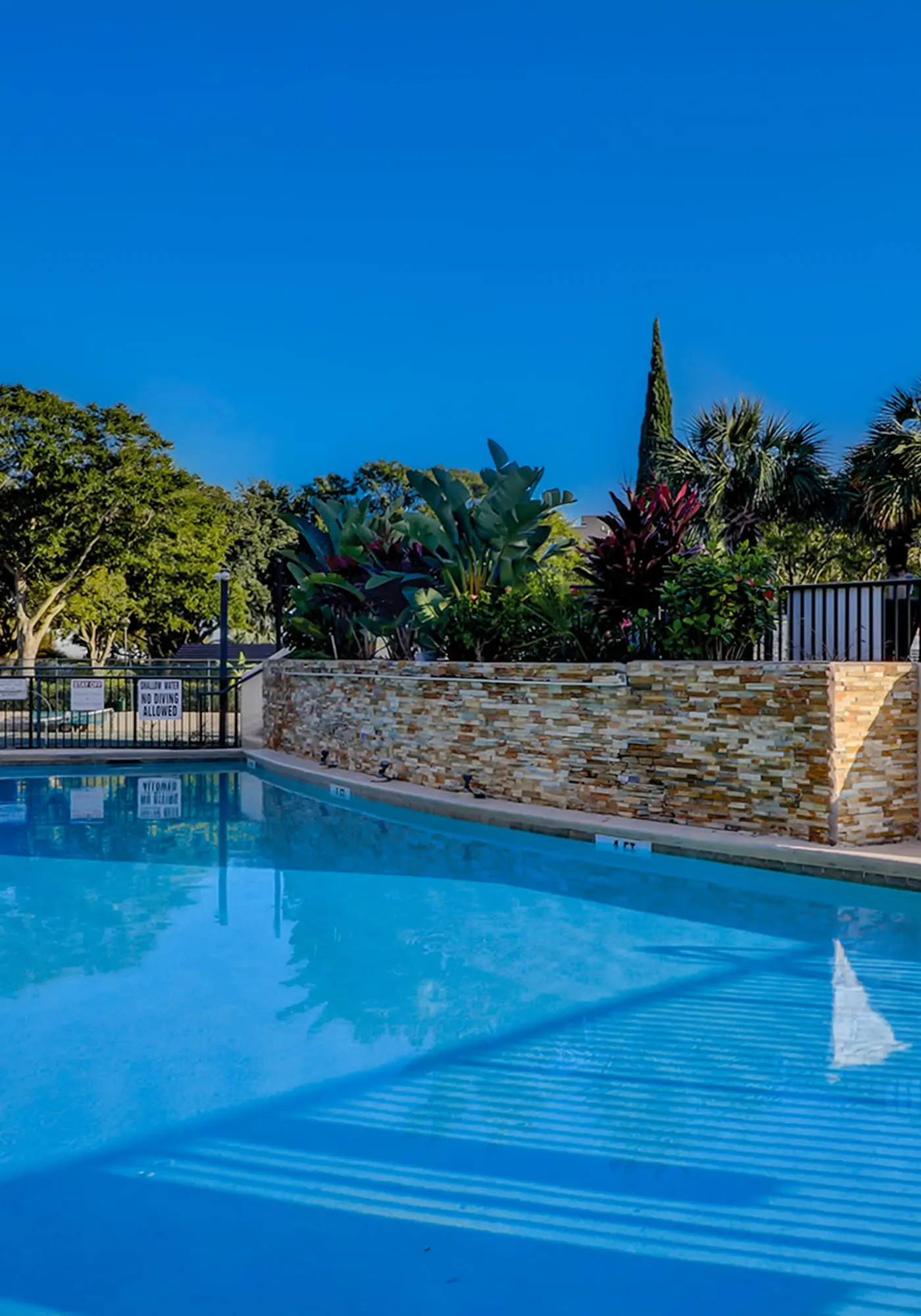 Top-floor condo with ocean views, on-site pools, beach access, & sports courts