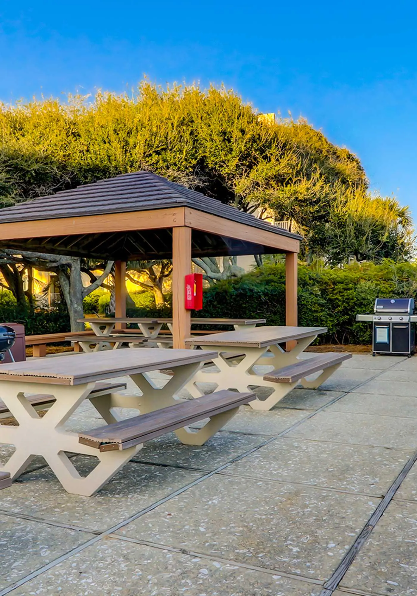 Top-floor condo with ocean views, on-site pools, beach access, & sports courts