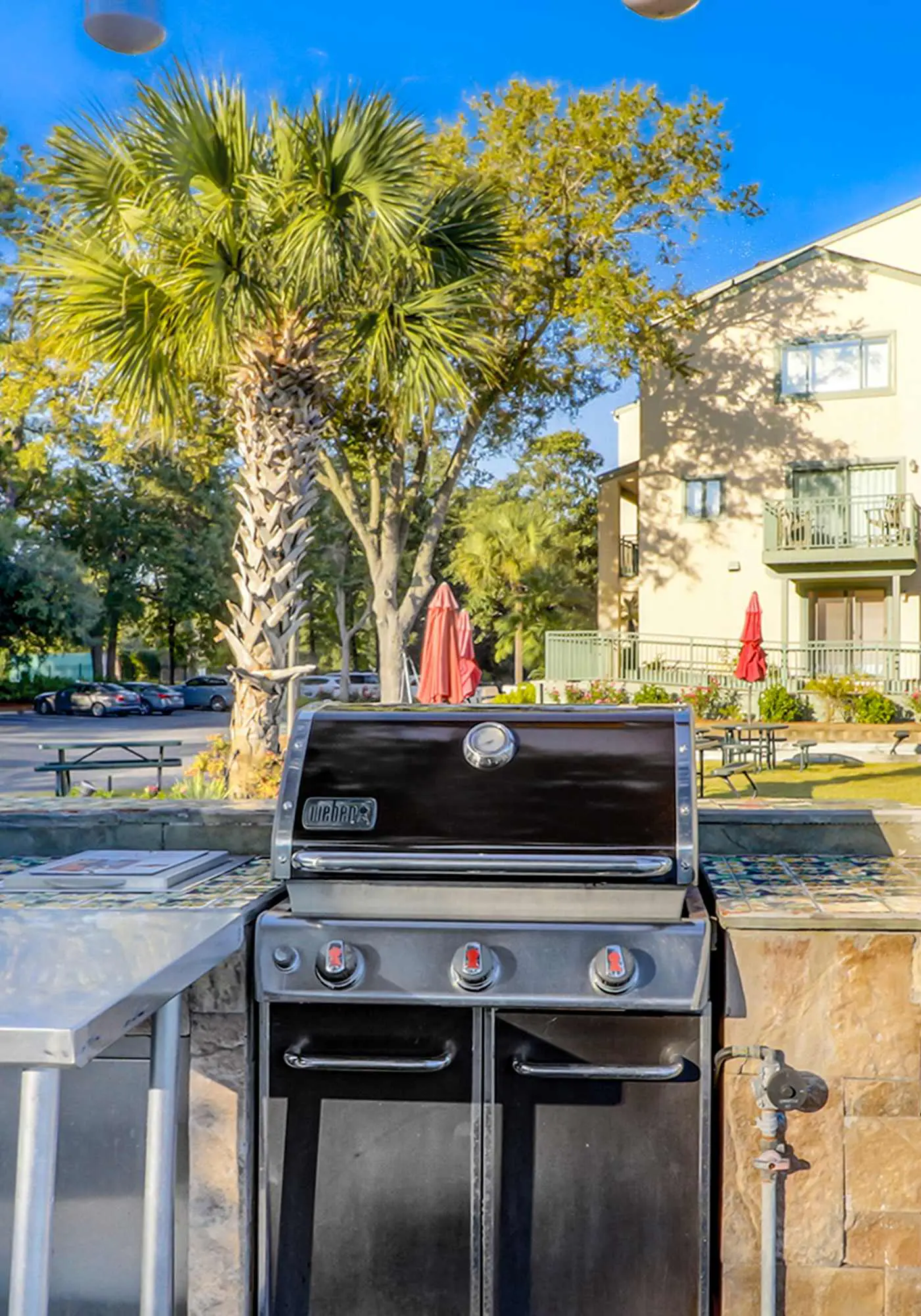 Top-floor condo with ocean views, on-site pools, beach access, & sports courts