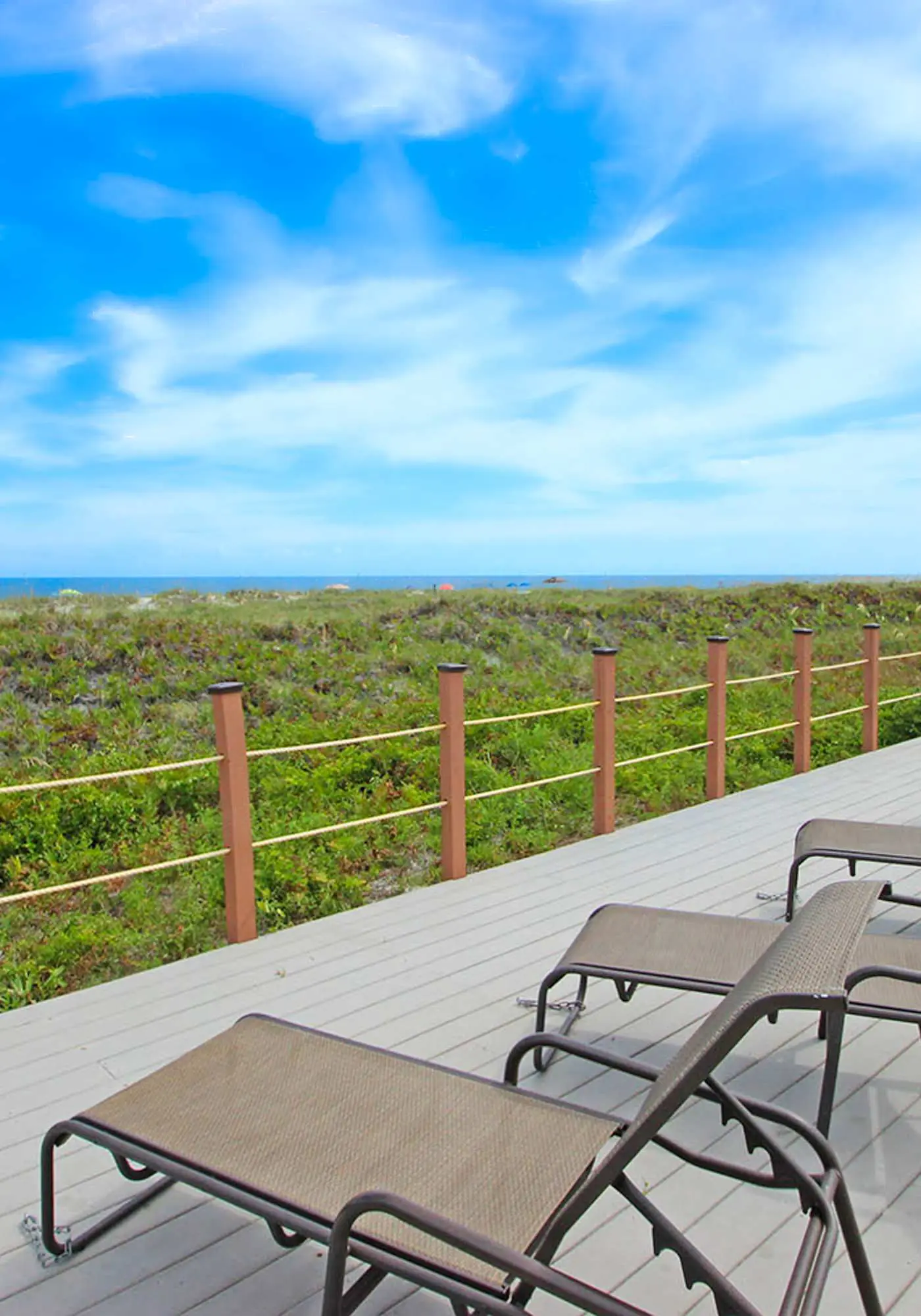 Top-floor condo with ocean views, on-site pools, beach access, & sports courts