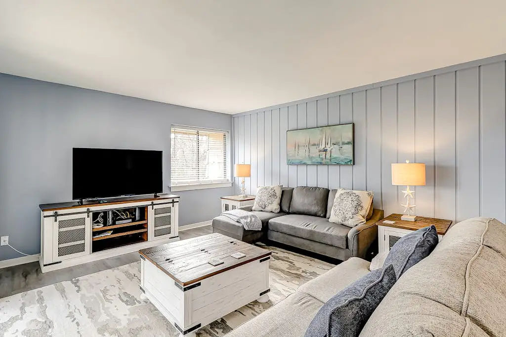 Inviting condo with pool, balcony, beach access & washer/dryer - golf nearby