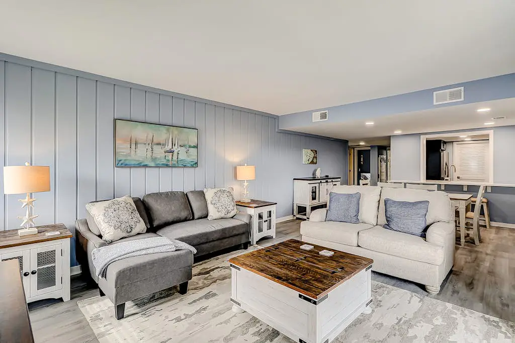 Inviting condo with pool, balcony, beach access & washer/dryer - golf nearby