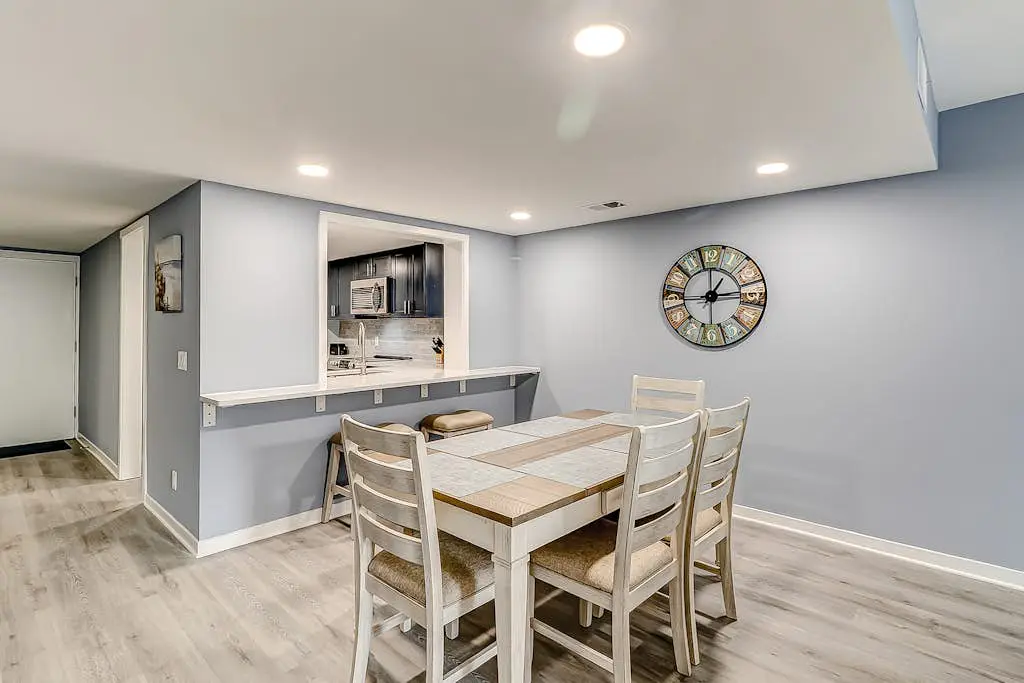 Inviting condo with pool, balcony, beach access & washer/dryer - golf nearby