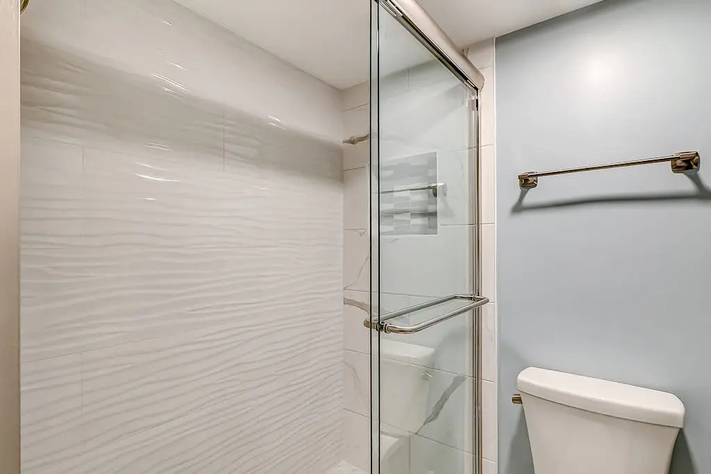 Inviting condo with pool, balcony, beach access & washer/dryer - golf nearby