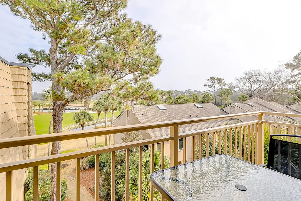 Inviting condo with pool, balcony, beach access & washer/dryer - golf nearby