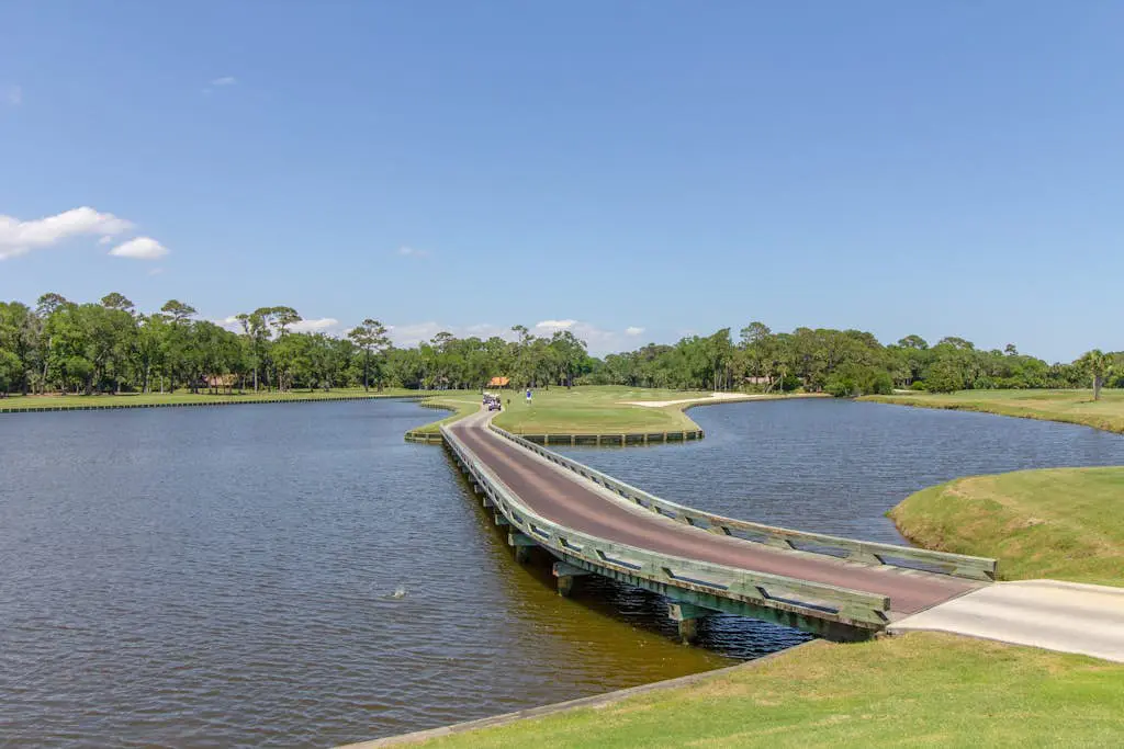 Inviting condo with pool, balcony, beach access & washer/dryer - golf nearby