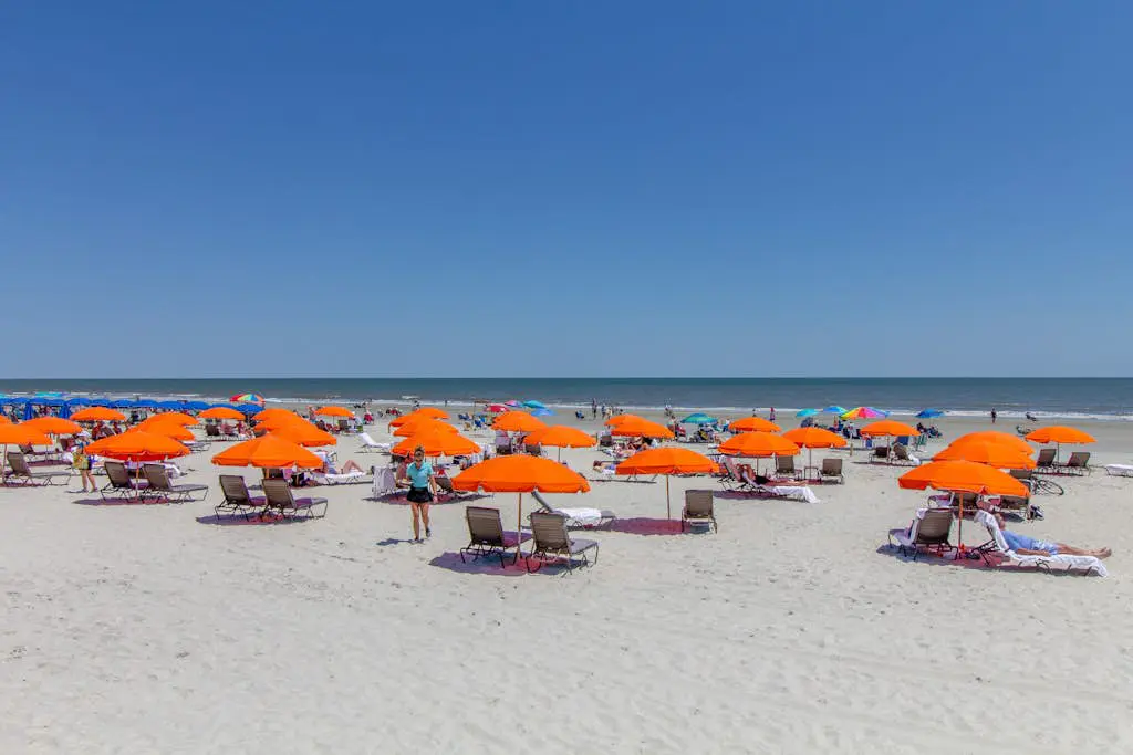 Inviting condo with pool, balcony, beach access & washer/dryer - golf nearby
