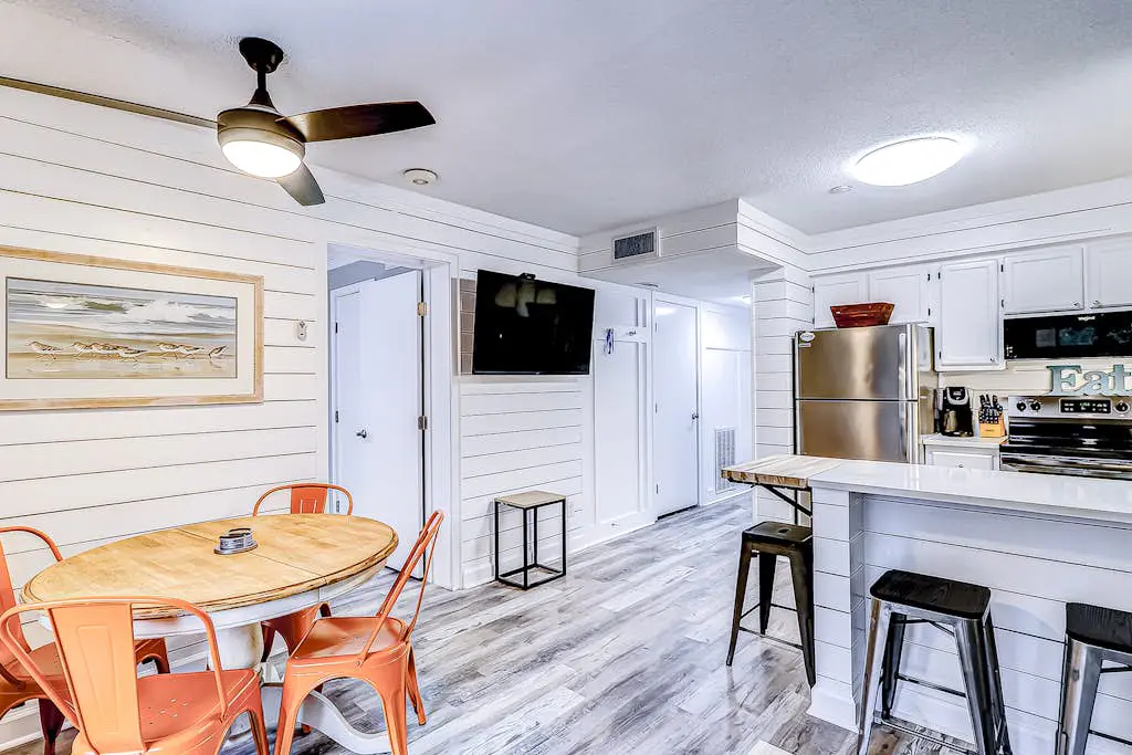 Modern condo with water views, central air-conditioning, shared pool, & hot tub