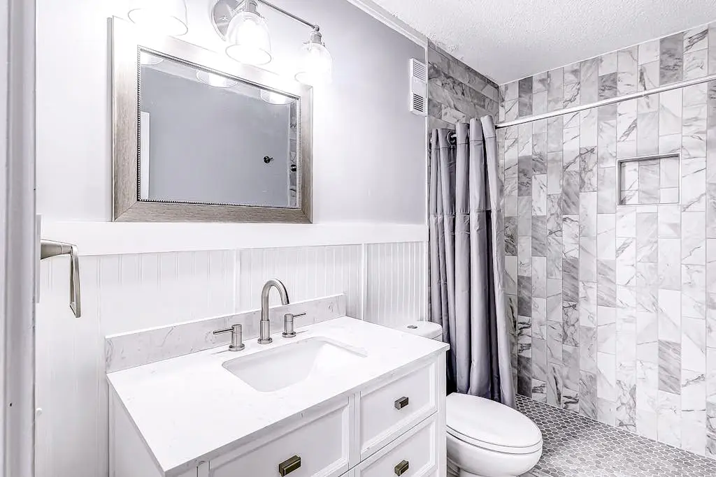 Modern condo with water views, central air-conditioning, shared pool, & hot tub