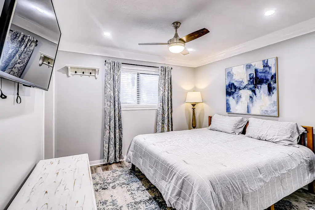 Modern condo with water views, central air-conditioning, shared pool, & hot tub