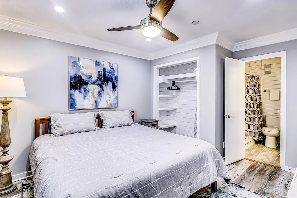 Modern condo with water views, central air-conditioning, shared pool, & hot tub