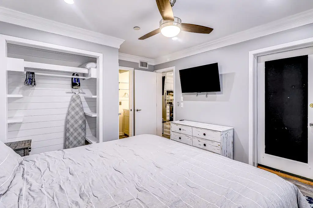 Modern condo with water views, central air-conditioning, shared pool, & hot tub
