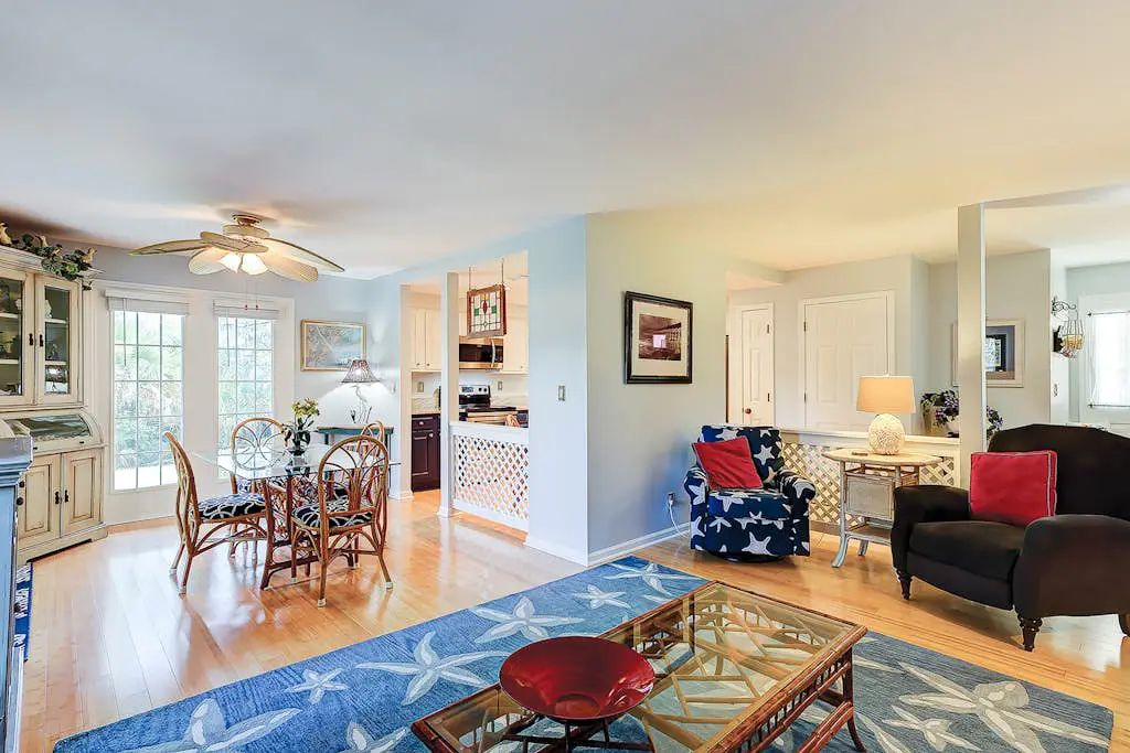 Coastal condo with private patio and lagoon view, golf, pool, tennis court & W/D