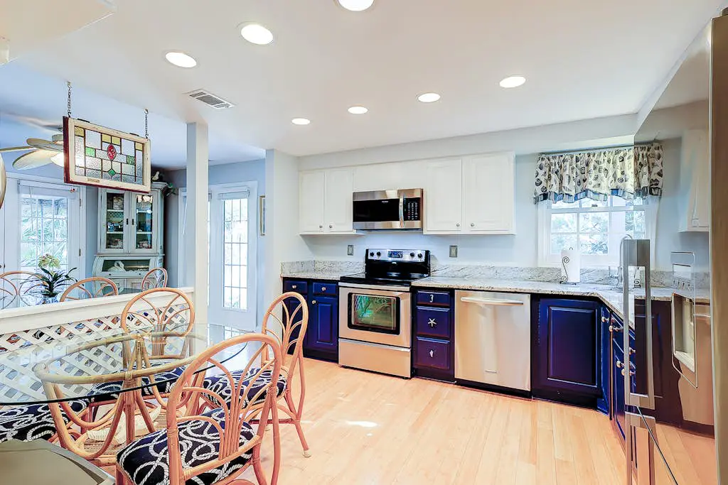 Coastal condo with private patio and lagoon view, golf, pool, tennis court & W/D