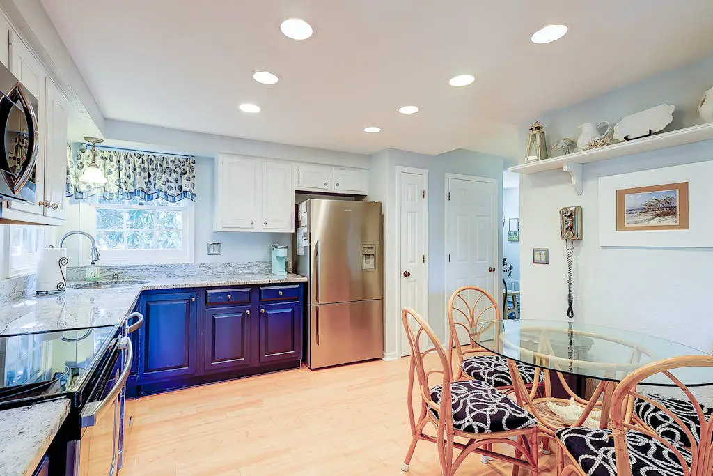 Coastal condo with private patio and lagoon view, golf, pool, tennis court & W/D