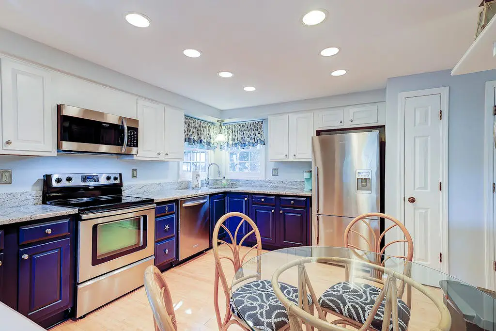 Coastal condo with private patio and lagoon view, golf, pool, tennis court & W/D