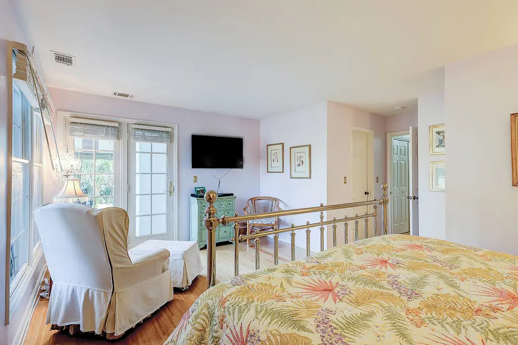 Coastal condo with private patio and lagoon view, golf, pool, tennis court & W/D