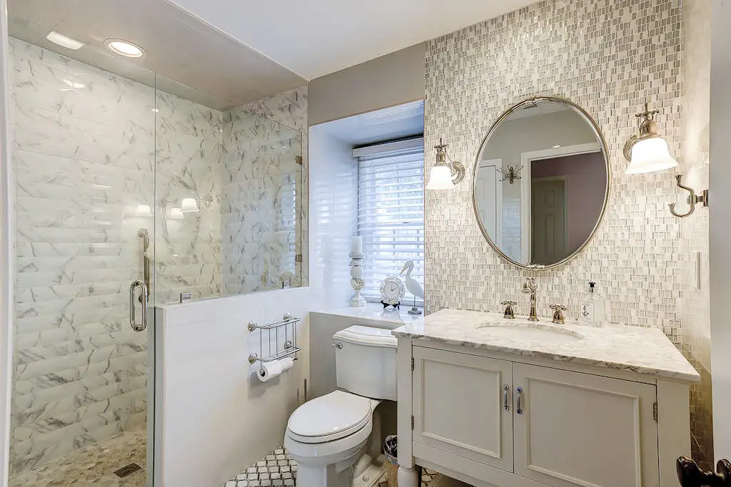 Coastal condo with private patio and lagoon view, golf, pool, tennis court & W/D