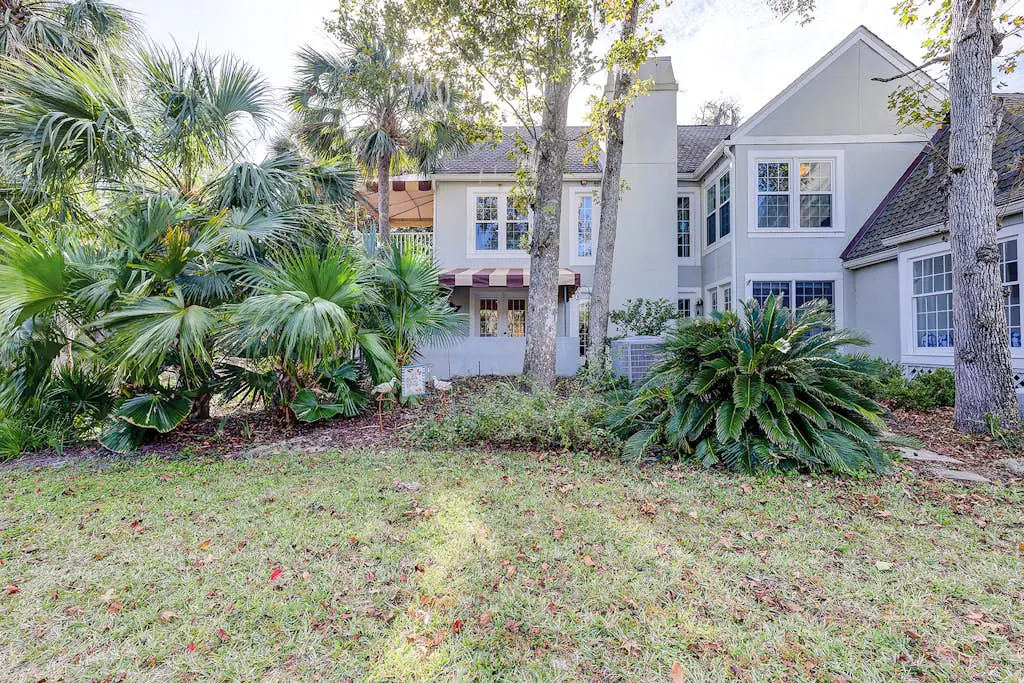 Coastal condo with private patio and lagoon view, golf, pool, tennis court & W/D