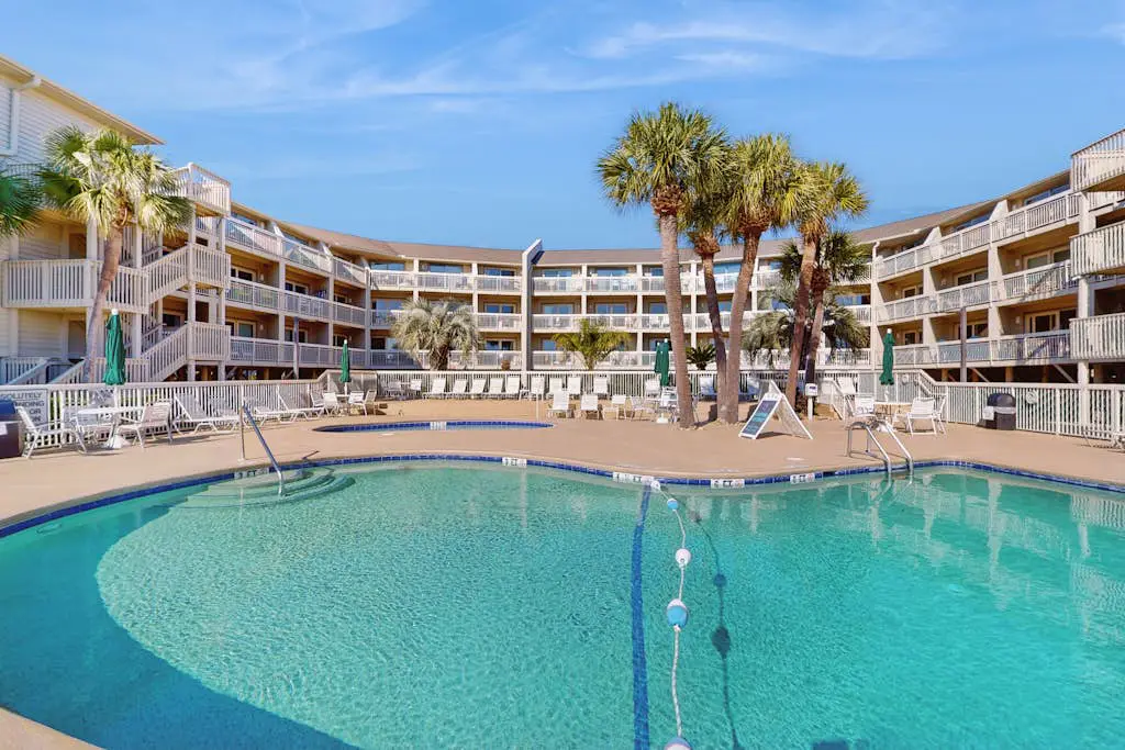 Top Floor Condo w/ Ocean Views, Pool, Balcony & WIFI - Walk to Beach